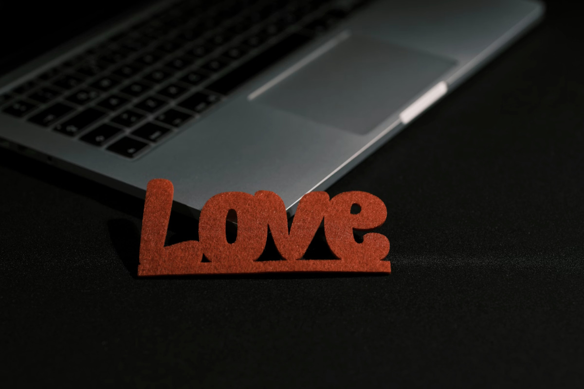 AI-Powered Romance Scams Target Raleigh-Durham Ahead of Valentine’s Day