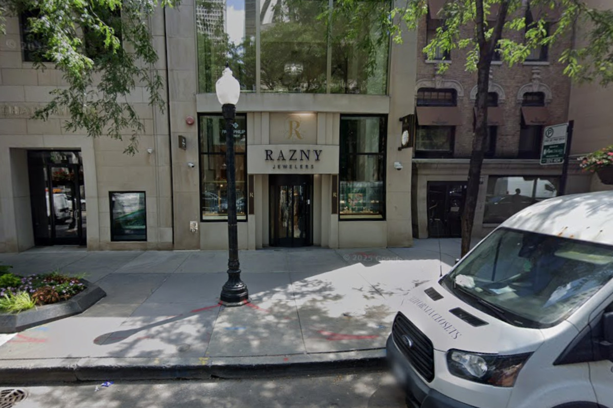 Gold Coast Bling Play: Razny Snaps Up Oak Street Stronghold