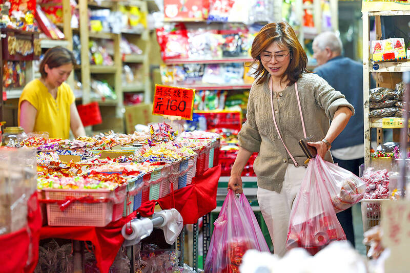 《تايبي تايمز》 التضخم يتباطأ إلى [DATA REMOVED] متأثراً بتأثير عطلة رأس السنة القمرية.