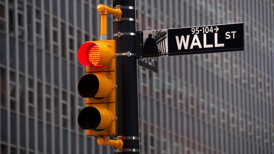 FTSE 100 Live: UK blue-chips struggle as Nasdaq, Dow Jones drop
