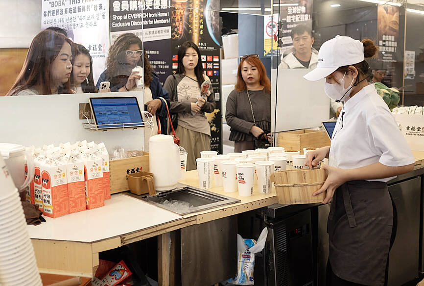 Los salarios mensuales aumentan un 2,9 por ciento interanual en el mayor aumento en 16 años