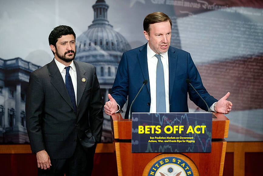 تثير الصفقات المريبة مزاعم التداول من الداخل