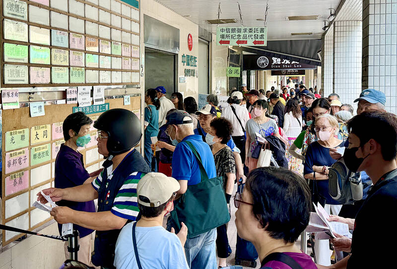Consumer optimism rises: survey