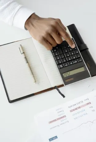 Costes crecientes, mismo salario: pasos prácticos para que su dinero rinda más