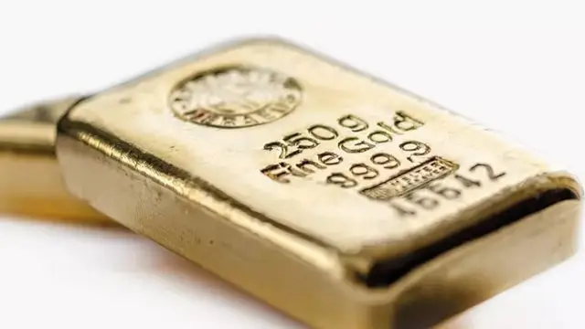 Gold Sees Steepest Weekly Drop in 40 Years; Experts Call It a Long-Term Buying Opportunity