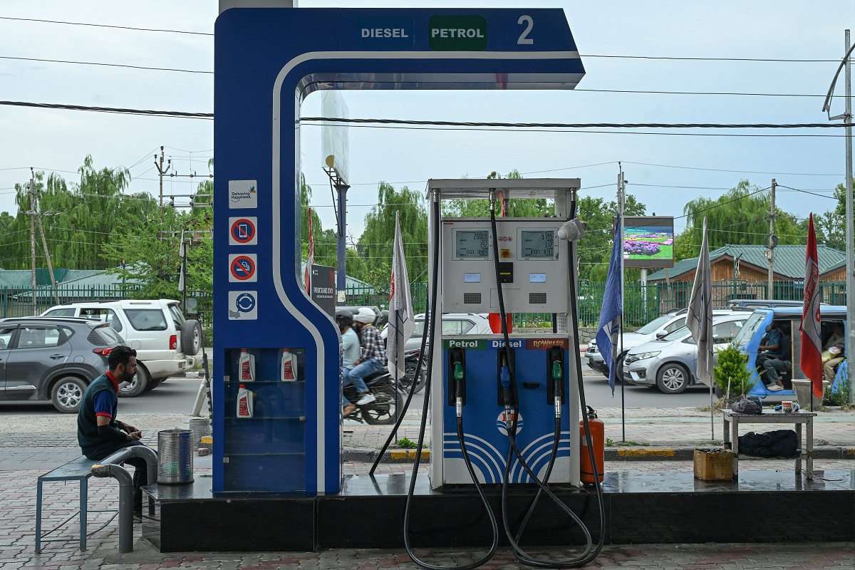 Los precios del combustible vuelven a subir; Caminatas cruzadas ₹ 7,5/litro en 2 semanas