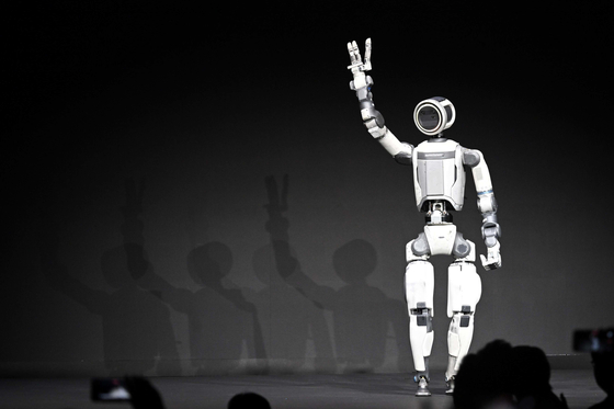 بعد التفوق الصيني في بطاريات السيارات الكهربائية، كوريا الجنوبية تجد ميزة تنافسية في مجال الروبوتات البشرية.