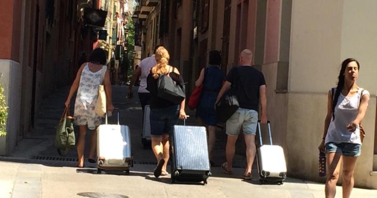 Balearics heading for economic slump, tourists to spend less