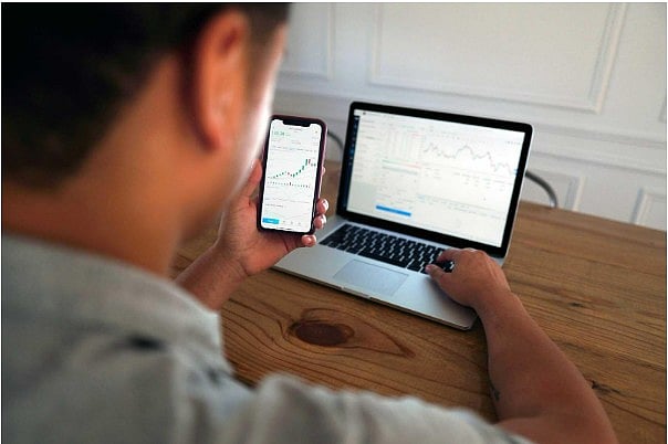 تحليل الكفاءة الضريبية للتجارة الاتجاهية في الأسواق المالية في المملكة المتحدة