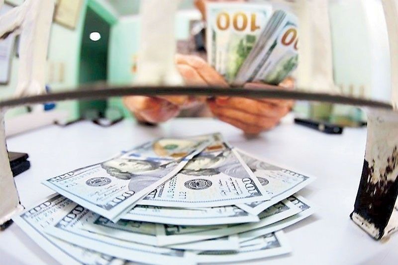 تعمل الشركات الفلبينية على زيادة التحوط في سوق العملات الأجنبية مع بقاء الدولار قويا
