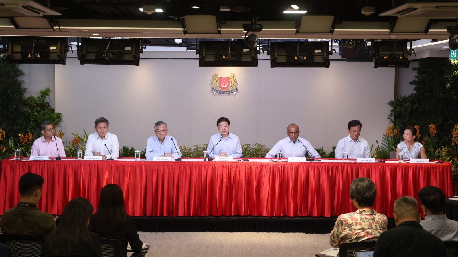 Singaporeans anxious about job prospects: “no jobs” but the elite get bonuses