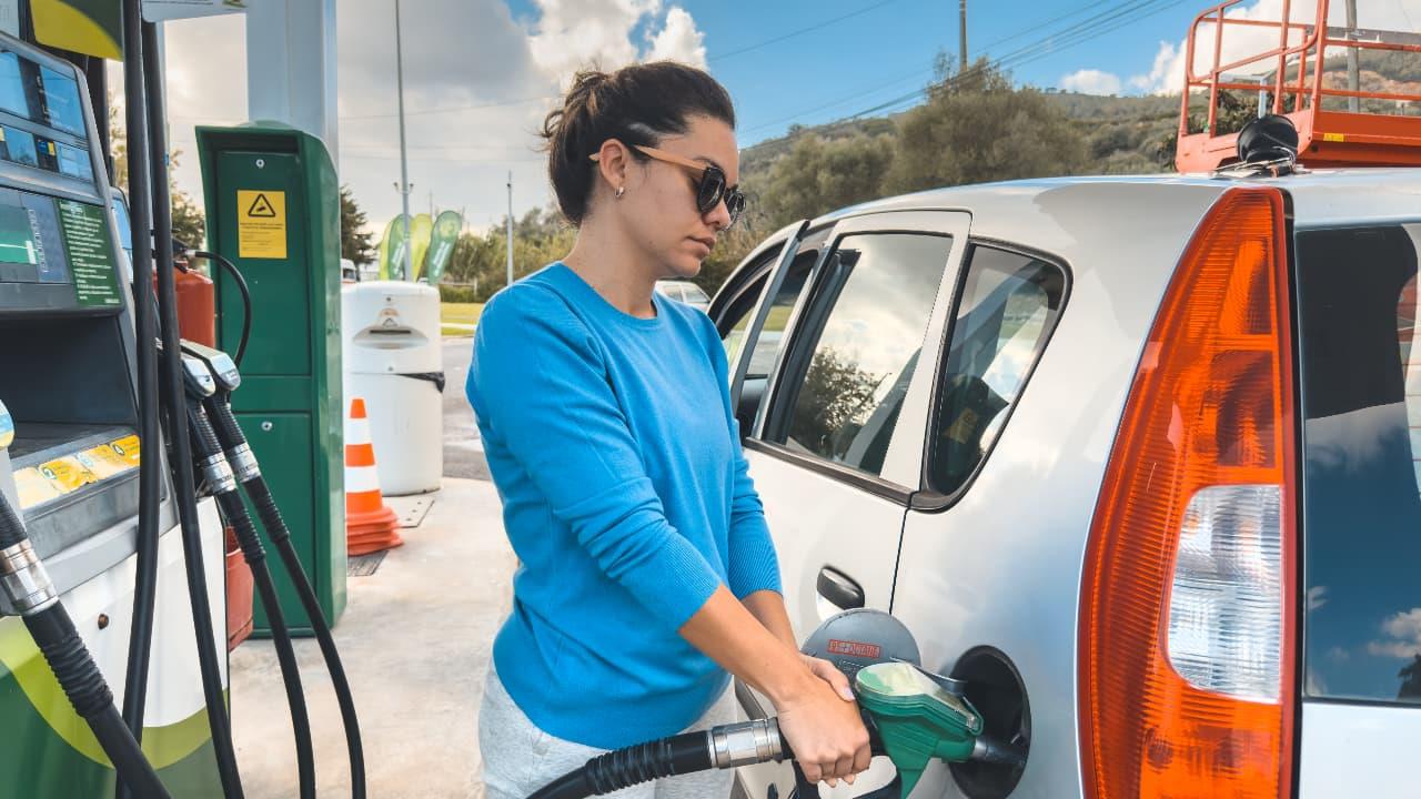 Best Mileage Tips: Avoid These Mistakes To Save Fuel And Money