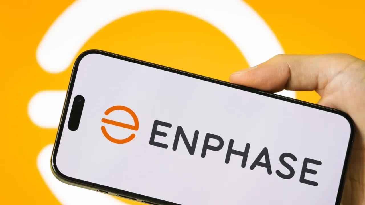 Enphase Stock Is Surging Toward Best Week In Over A Year: Wall Street Piles Back In Ahead Of Q4 Earnings