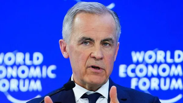 "كندا 'لا تنوي' إبرام اتفاقية تجارة حرة مع الصين، كارني يقول، بينما يهدد ترامب بفرض رسوم جمركية بنسبة 100٪"