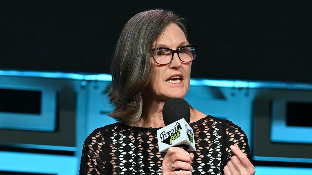 Bitcoin Stumbles - But Cathie Wood Firmly Believes Long-Term Bull Case Is Still Alive