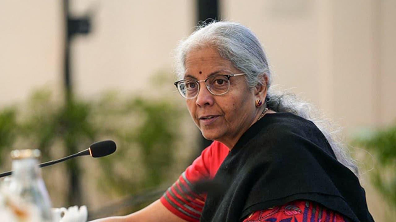 المسح الاقتصادي 2025-26: القطاع الخارجي للهند يظل قويًا