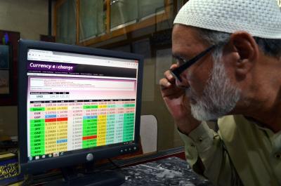 باكستان المثقلة بالديون تعيش على الاقتراض الخارجي.