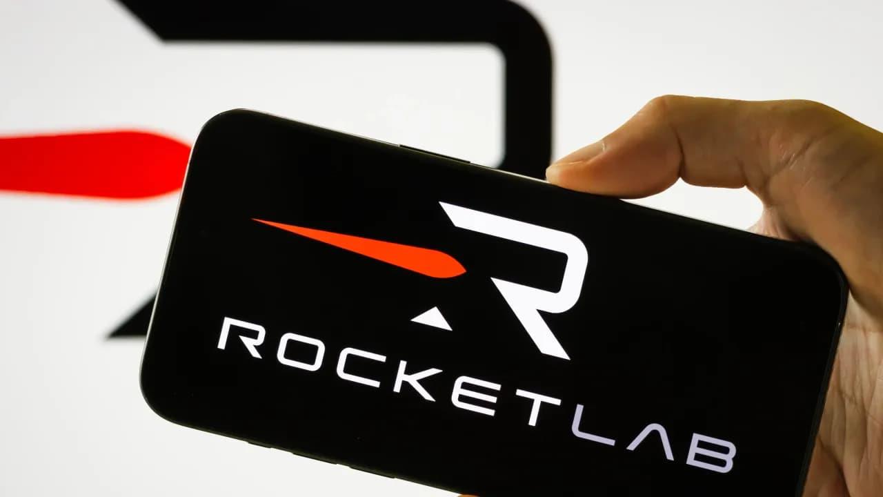 انخفاض أسهم RKLB و ASTS وسط عمليات بيع مكثفة بعد الارتفاع الذي حفزته صفقة اندماج سبيس إكس و Xai.