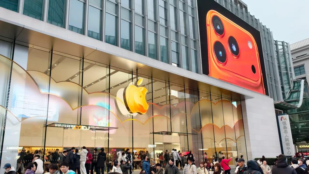 Apple Expected To Debut Low-Cost Macbook, Iphone 17E At March 4 Event Analyst Expects Small, Short Bump In Sales