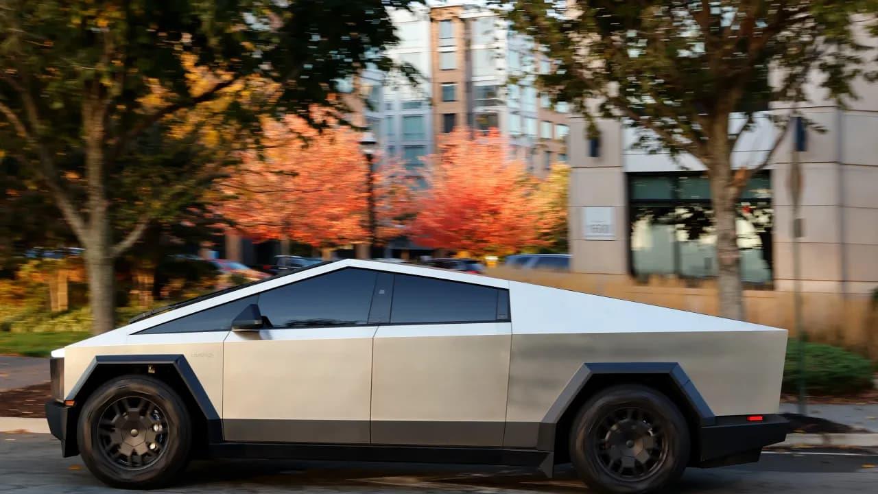 Tesla retrasa las entregas del Cybertruck más barato hasta 2027