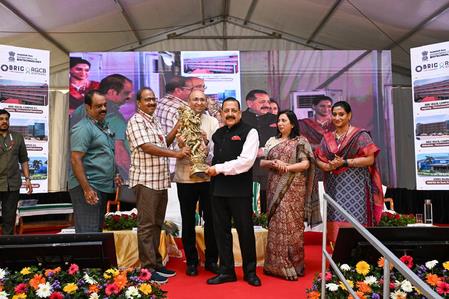 موس جيتندرا سينغ يدفع برؤية Bioe3 والتعاون في الطب النووي