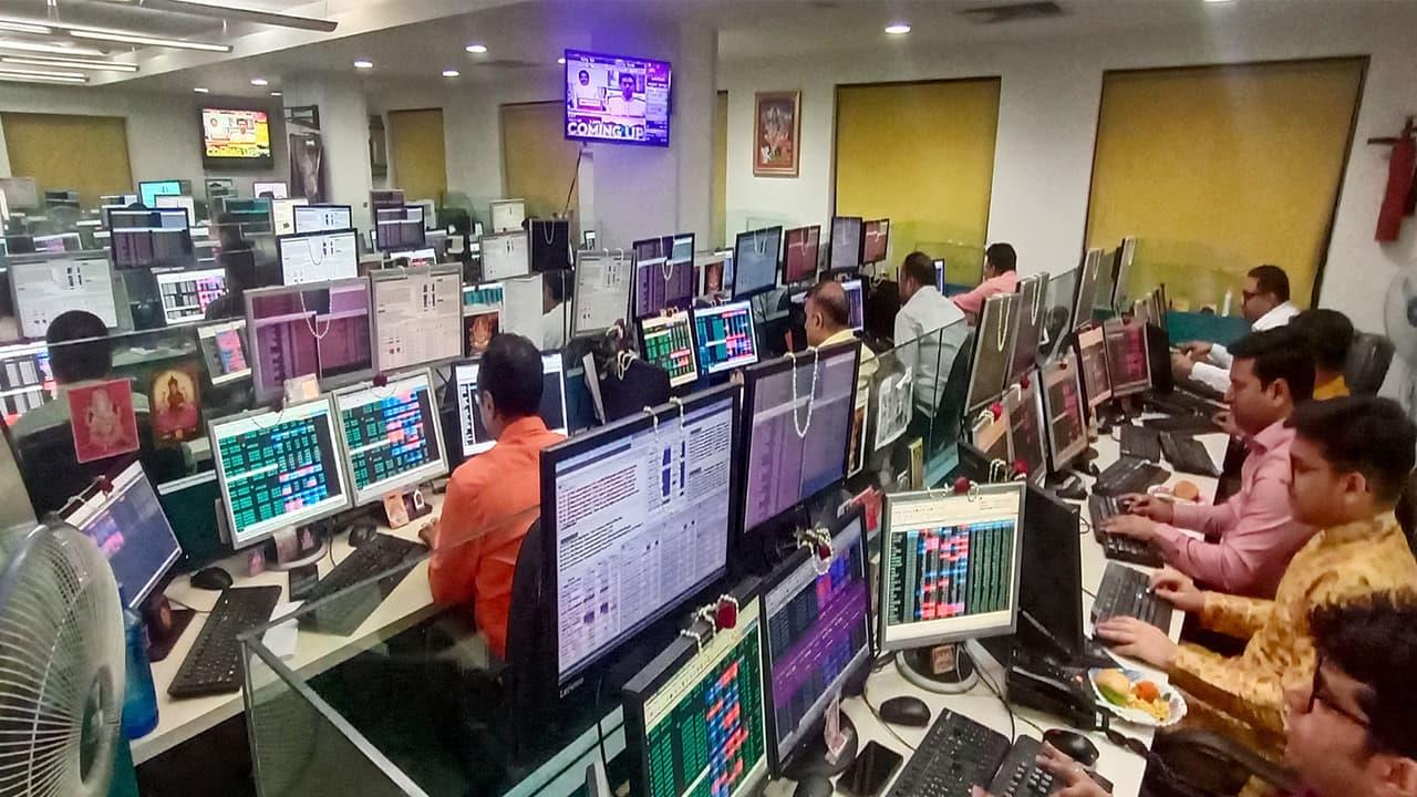 الأسهم الهندية تنزف: دبابات سينسيكس 1,123 نقطة بسبب التوترات في غرب آسيا