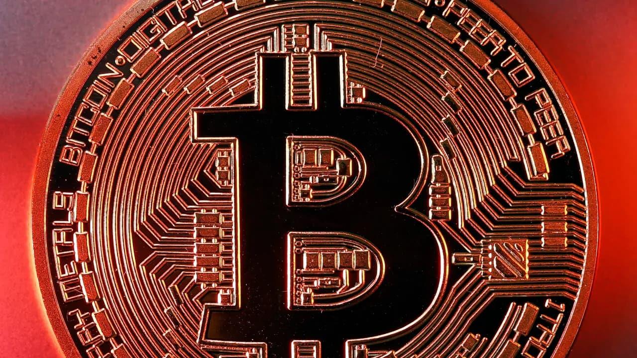 "لقد انتهت اللعبة" لموسم Altcoin، يقول مدير تكنولوجيا المعلومات في Bitwise إنه لا يرى أي تخفيضات في أسعار الفائدة الفيدرالية في مارس