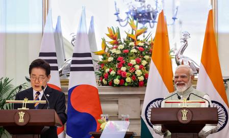 Lee Returns From Trip To India, Vietnam Focused On Economic Ties