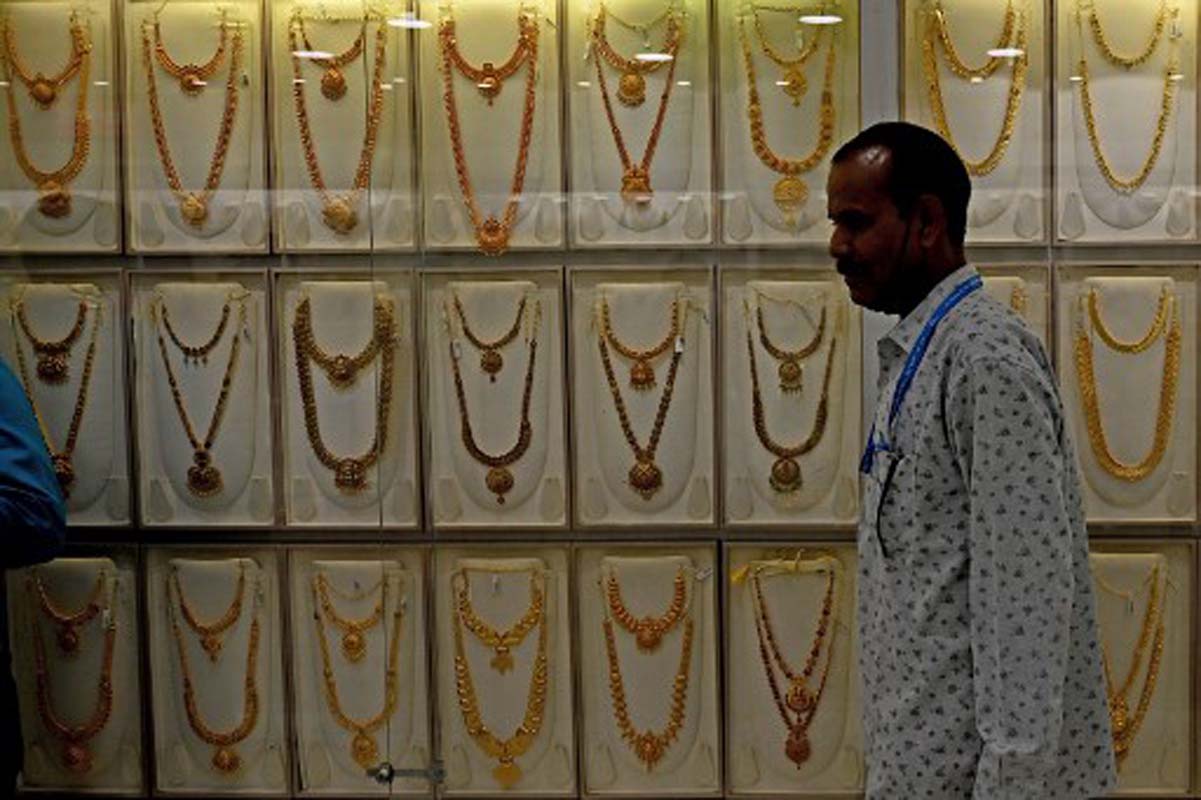 Gold prices continue its record rally on Monday