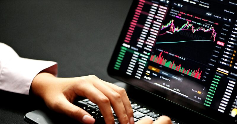 تتفاعل تدفقات العملات المستقرة مع العناوين السياسية في غضون دقائق