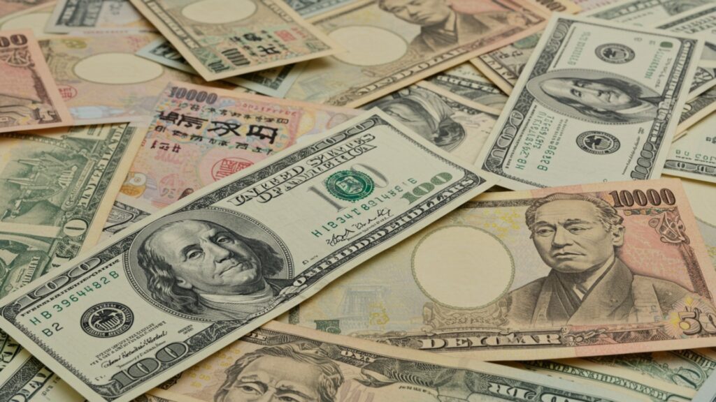توقعات زوج دولار/ين USD/JPY ولماذا يعتبر 156 ساحة المعركة الجديدة بعد حكم التعريفة الجمركية الأمريكية