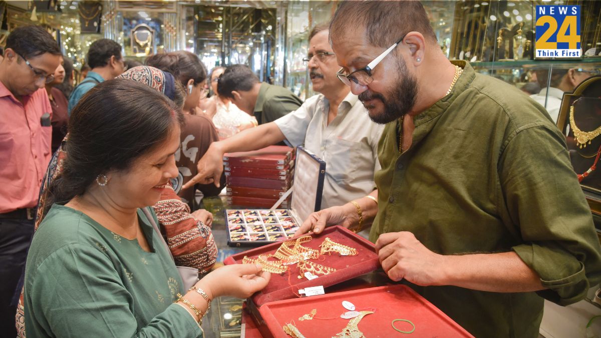 Gold and Silver prices today, January 24: Slight rise in gold, silver steady, 24K gold priced at Rs..., silver at Rs...; check rates in Delhi, Mumbai, Chennai, Kolkata