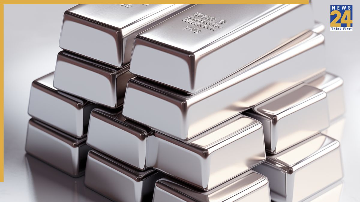 [مباشر] سعر الفضة اليوم، 1 مارس: ارتفاع الفضة إلى روبية ... للكيلوغرام الواحد في دلهي؛ تحقق من أحدث الأسعار في باتنا، لكناو، دلهي، نويدا، مومباي، تشيناي، وبنغالورو