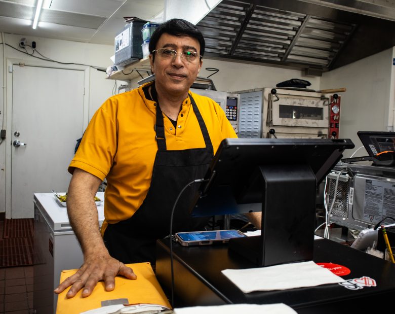 قد يكون بيلي الأبسي، خبير الفلافل في تندرلوين، أكثر الرجال إثارة للاهتمام في سان فرانسيسكو.