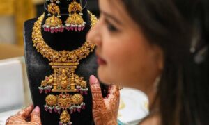 "من المرجح أن ترتفع أسعار الذهب بشكل غير متوقع في الأيام المقبلة: جمعية تجار الذهب"