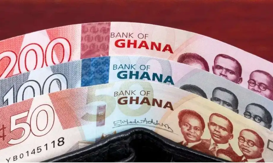 "غانا تحد من الاستثمارات الأجنبية من قبل الصناديق المحلية لدعم العملة المحلية (سيدي) وتعزيز الاستقرار الاقتصادي."