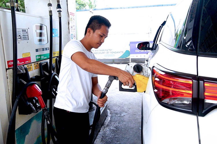 "تعديلات متباينة في أسعار النفط تدخل حيز التنفيذ يوم الثلاثاء (27 يناير 2026)"