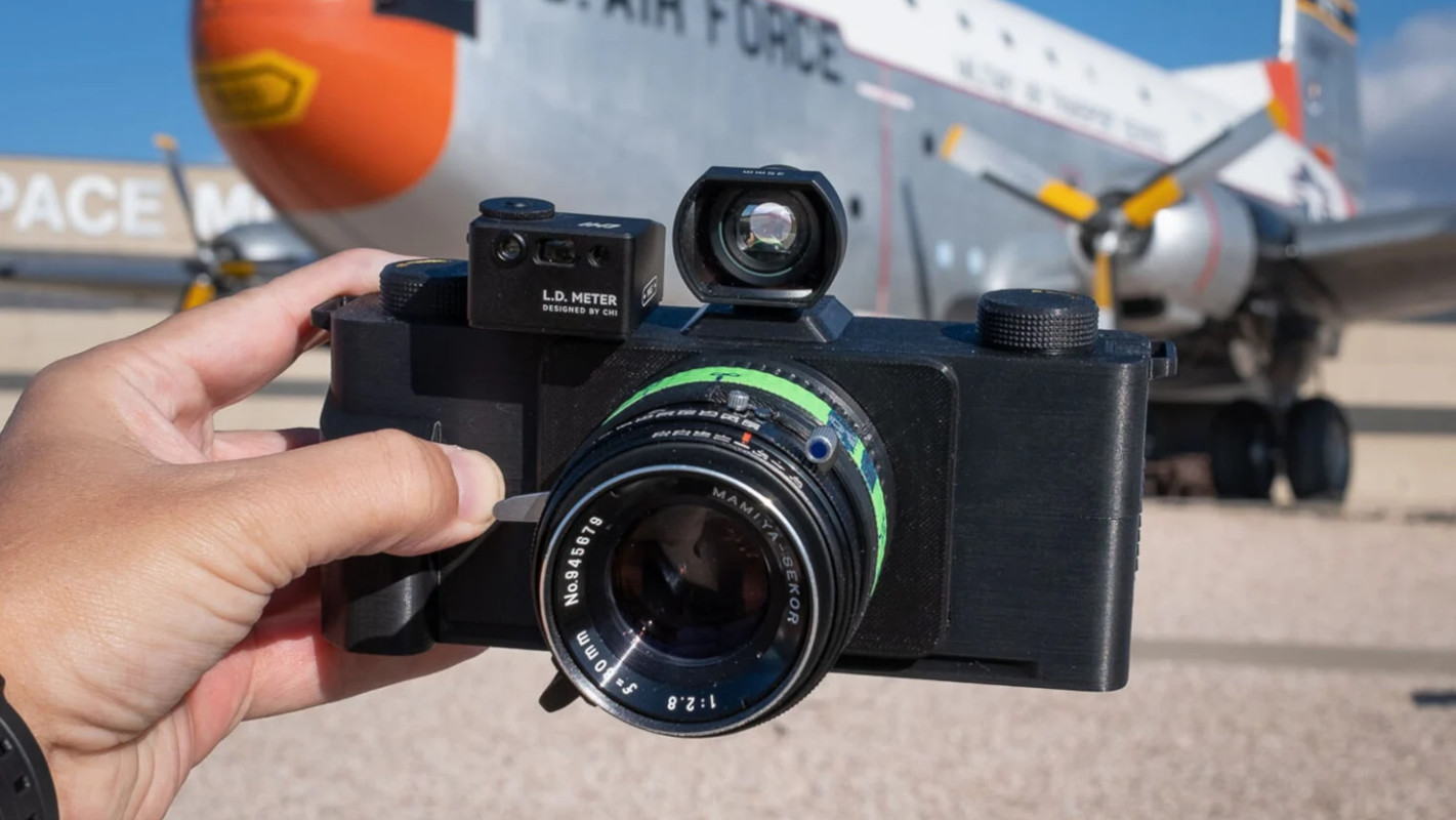 Cámara de película panorámica hecha de piezas impresas en 3D