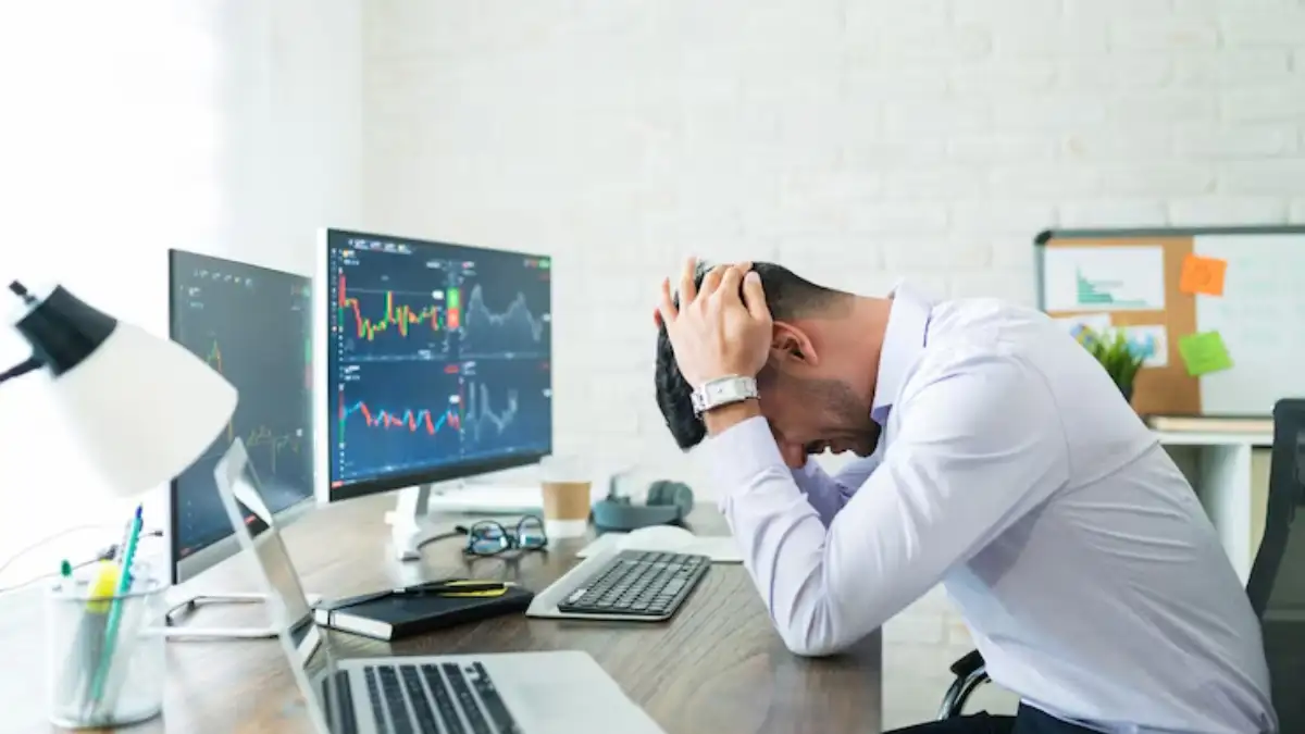 جرس افتتاح السوق: تراجع مؤشري Sensex وNifty بأكثر من 1% وسط إشارات عالمية ضعيفة، وأسهم تكنولوجيا المعلومات تحت الضغط