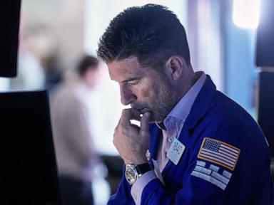 كانت الأسهم الآسيوية متباينة، والعقود الآجلة الأمريكية مرتفعة حيث أدت مخاوف الذكاء الاصطناعي إلى انخفاض وول ستريت