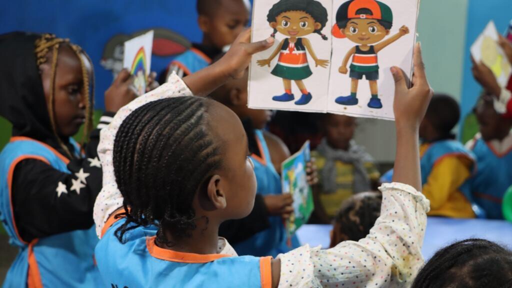 Surge una solución de cuidado infantil para las madres comerciantes del mercado de Nairobi