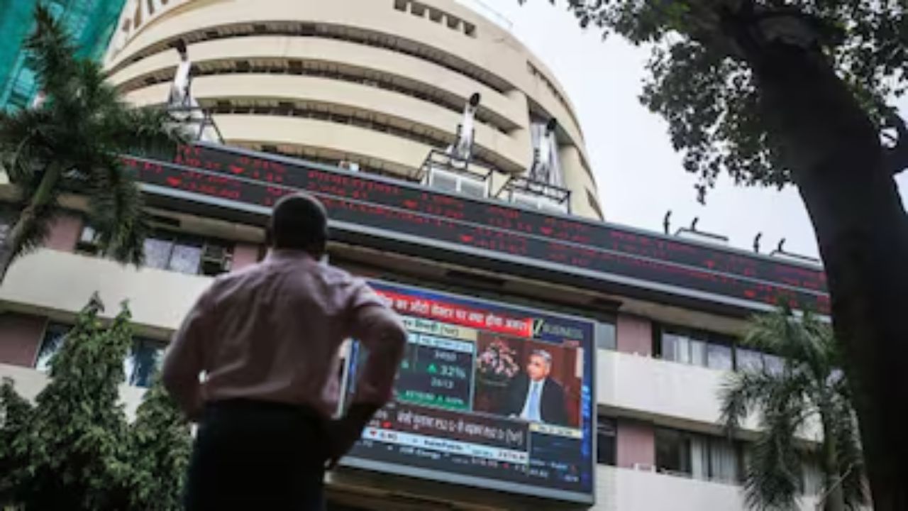 Sensex y Nifty caen bruscamente en las primeras operaciones; Acciones clave en el punto de mira