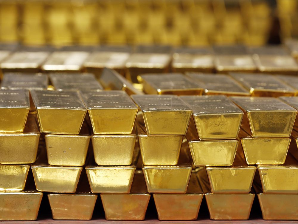 Gold sinks in shock selloff as traders cover stock-rout losses