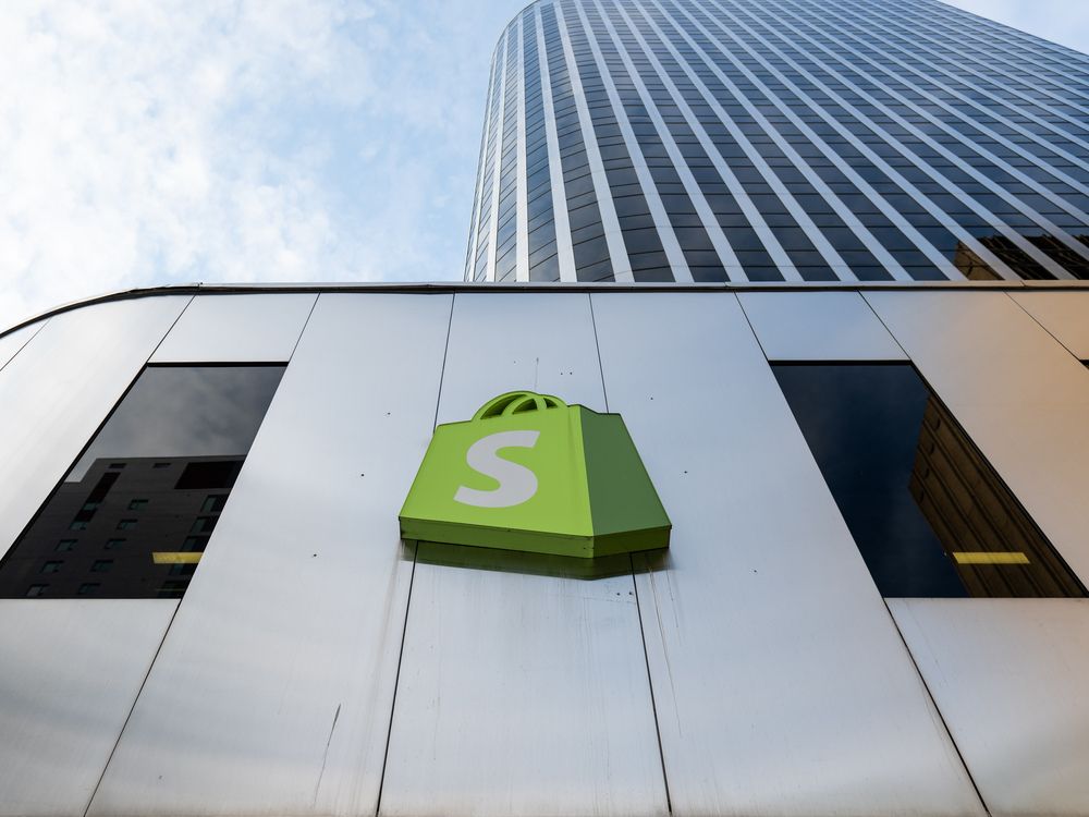 Canadian software giants are getting clobbered by the AI scare trade. Should you buy or bolt?