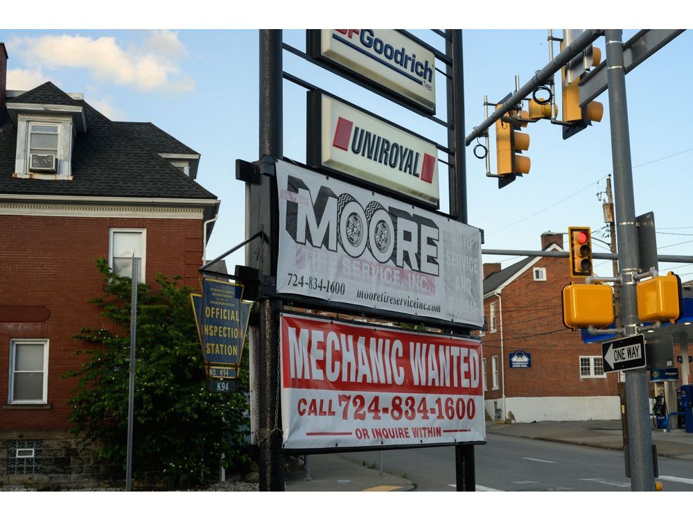 US Job Growth Seen Moderating After Robust January