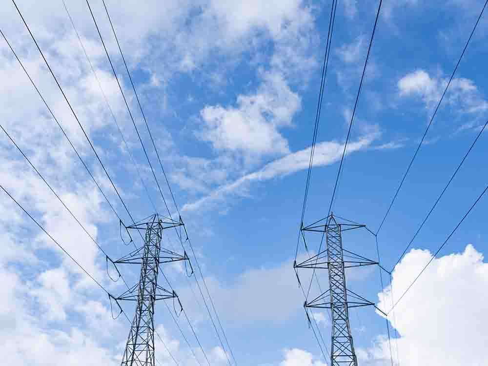 رأي: لا ينبغي أن تكون شبكة الكهرباء بين الشرق والغرب مشروعًا كبيرًا رسميًا