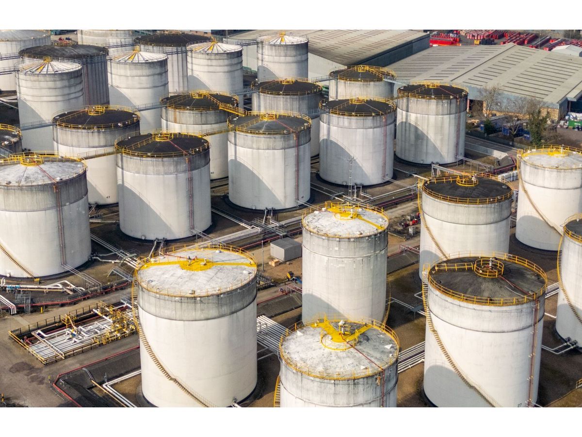 Stocks, Bonds Fall as Oil Jumps After Hormuz Chaos: Markets Wrap
