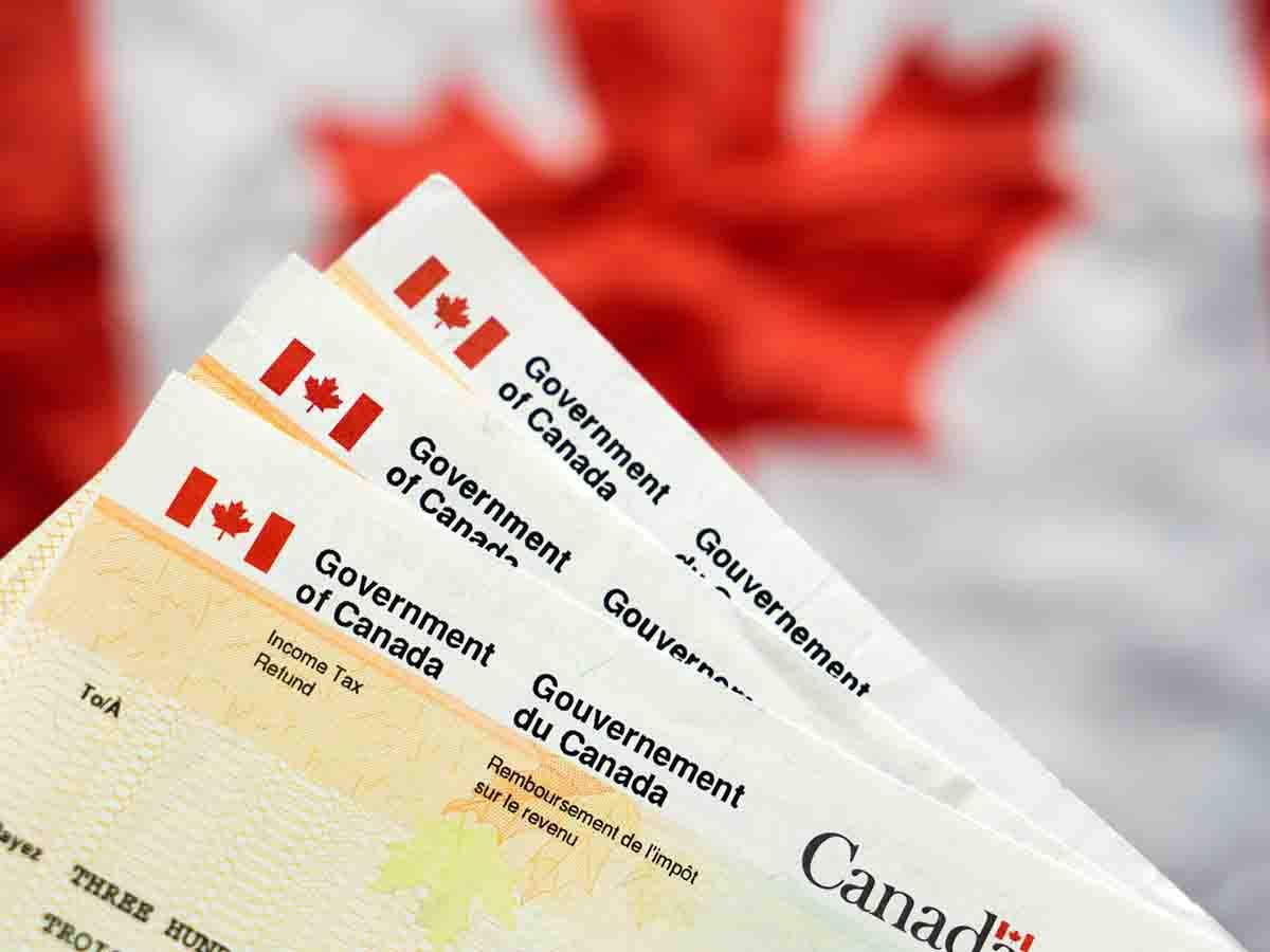 Posthaste: More Canadians desperate for tax refund to plug holes in their finances