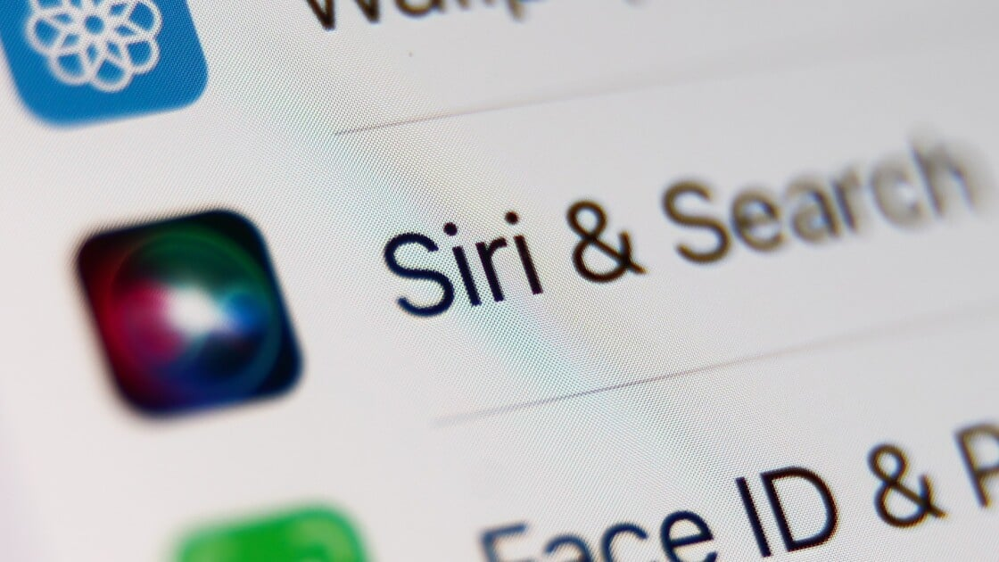 Apple shares slide on renewed Siri AI delays