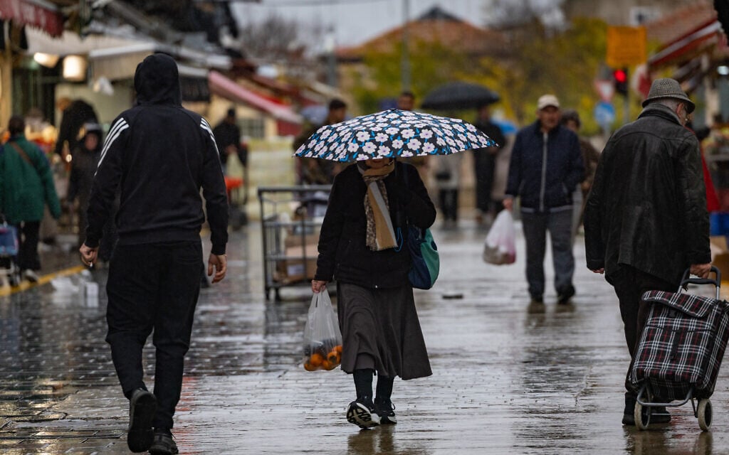 الشيكل القوي قد يعزز القوة الشرائية للمتسوقين والمسافرين، لكن الكثيرين سيفتقدون هذه الفرصة الذهبية.